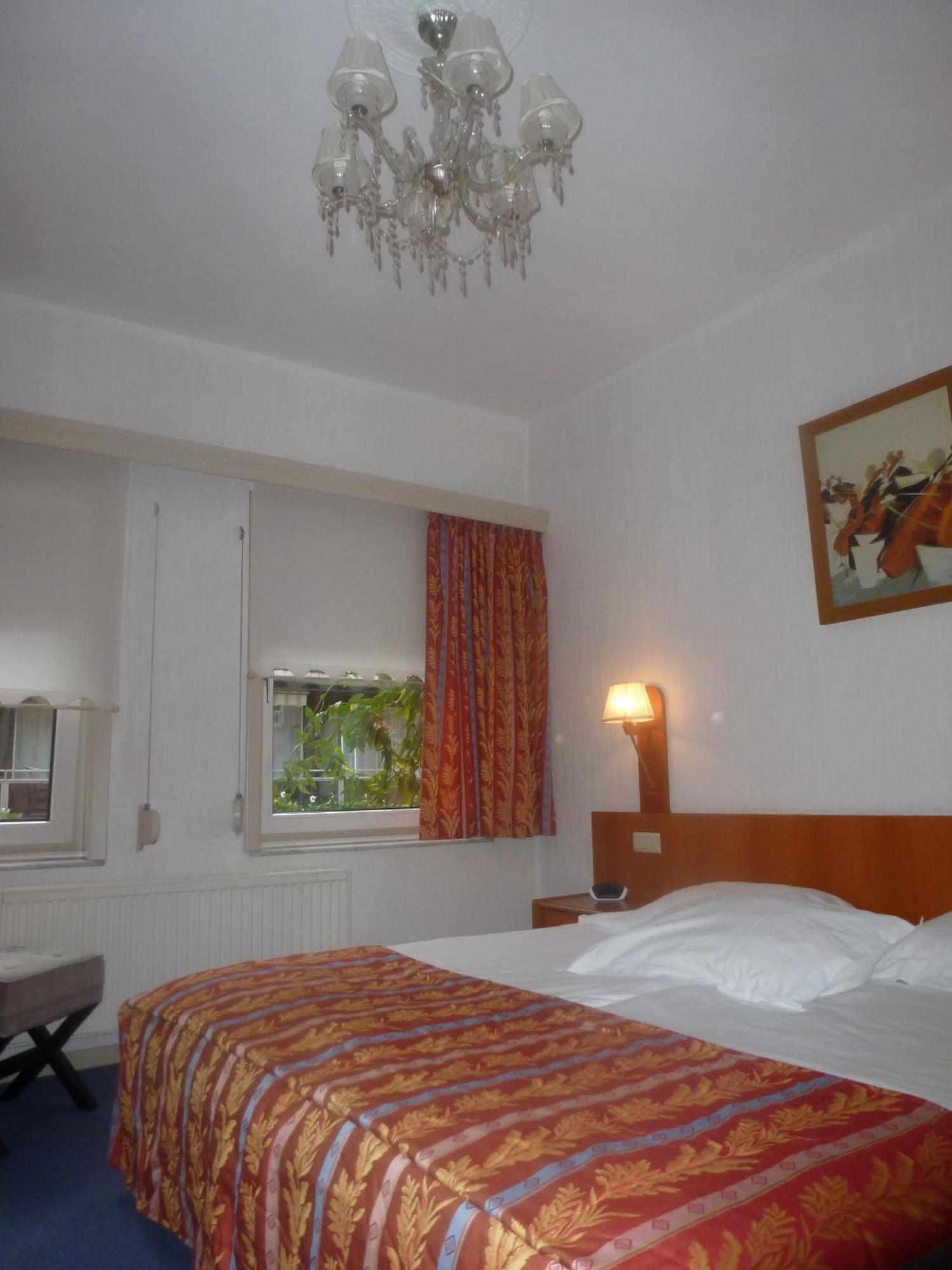 Hotel 'T Hert Genk Exterior photo
